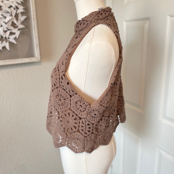 We are kindred crochet crop top - Picture 3 of 4